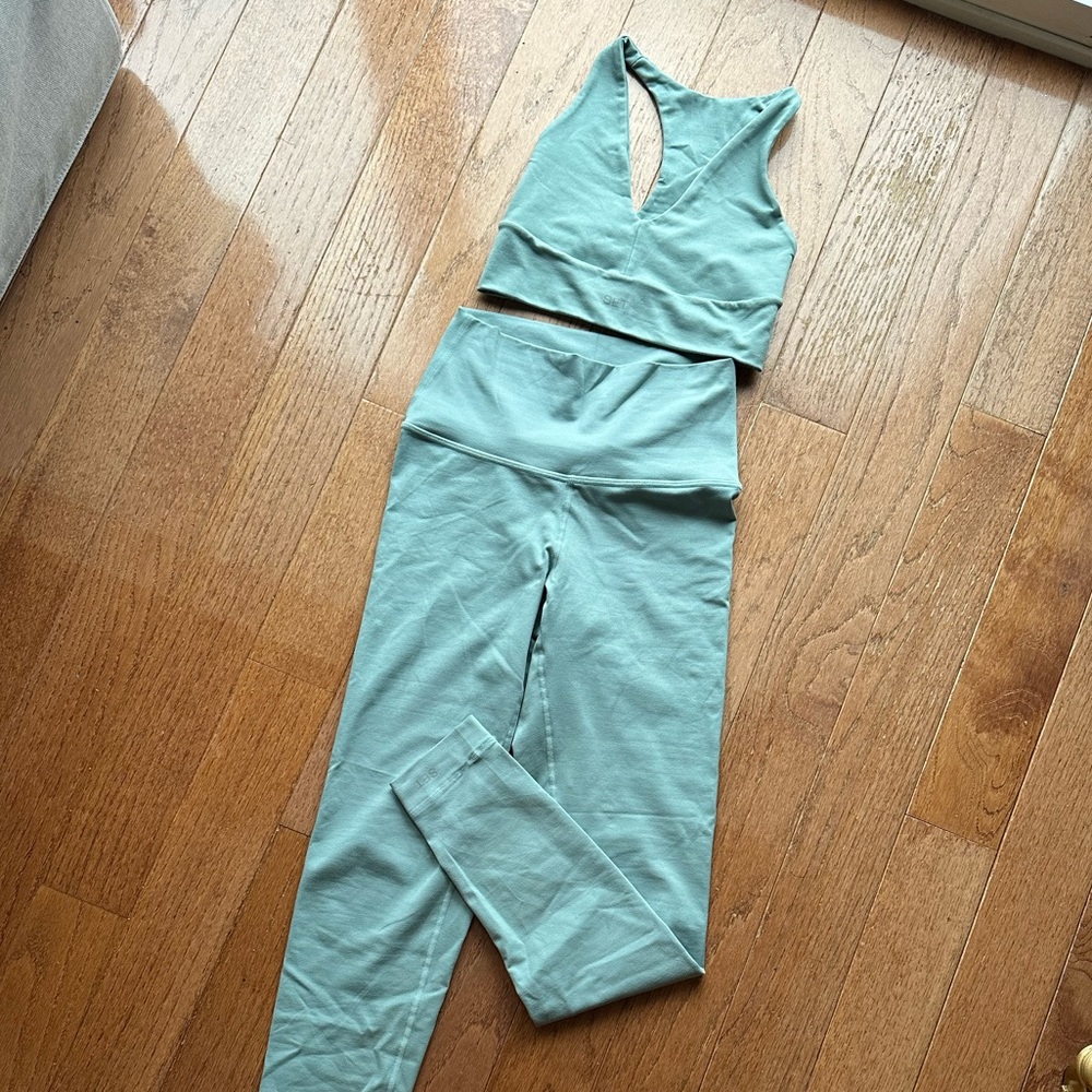 SET Active Sports Bra & Leggings - Olive